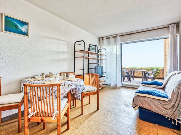 Charming rental apartment with patio | Sea view | Beach nearby | Pets allowed — photo 2