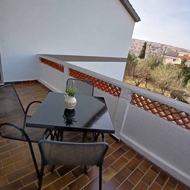 Rental apartment with grill, garden & terrace — photo 4