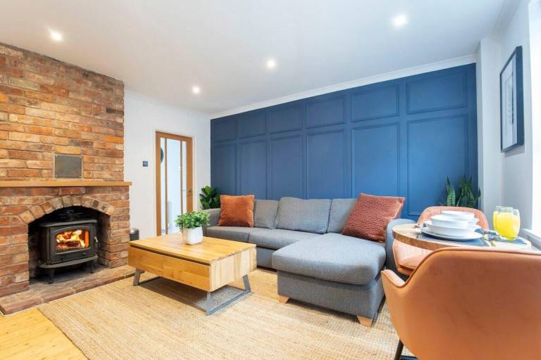 Vacation home with 2 rooms for 6 persons in Cheltenham