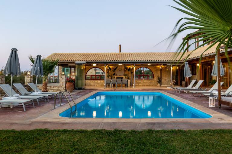 Family-oriented villa with garden, terrace & BBQ | Next to the beach | Pets allowed in Rethymno