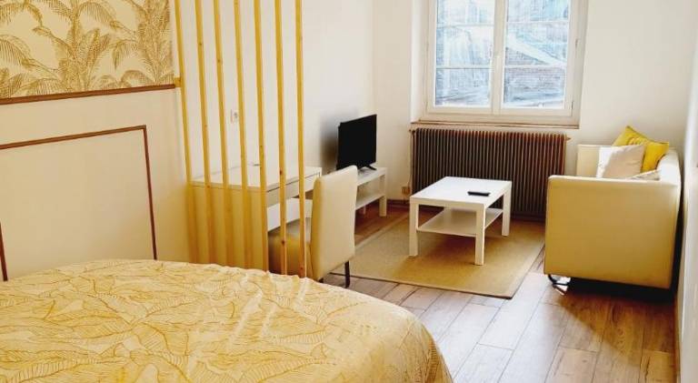 Rental apartment with 1 room for 2 persons in Senlis