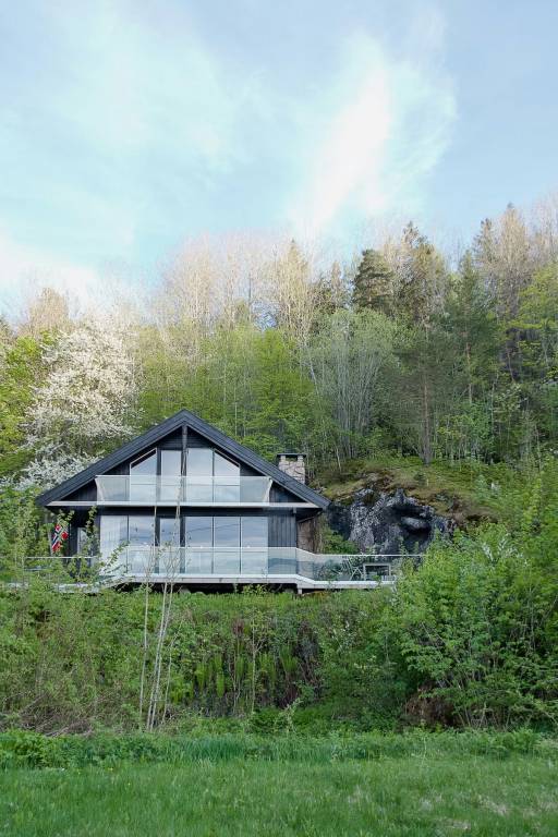 Vacation home with terrace, BBQ & yard | Sea view — photo 5