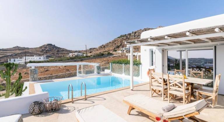 Villa with private pool, patio & yard in Mykonos