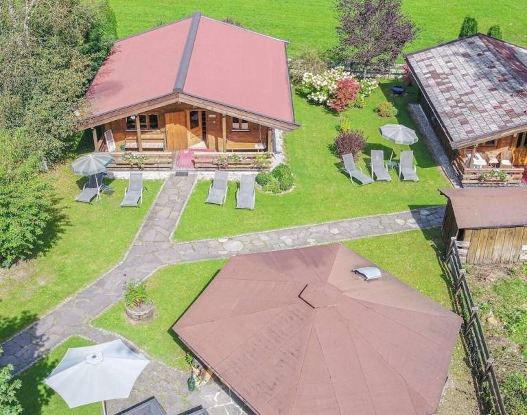 Serviced apartment with pool, sauna & garden | Pets allowed in Kitzbuhel