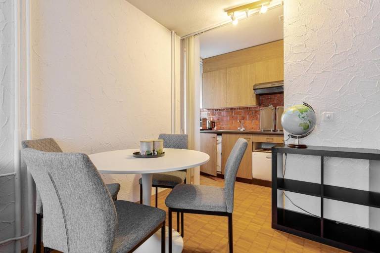City Center Apt-5 mins walk to Zuich Train Station — photo 3