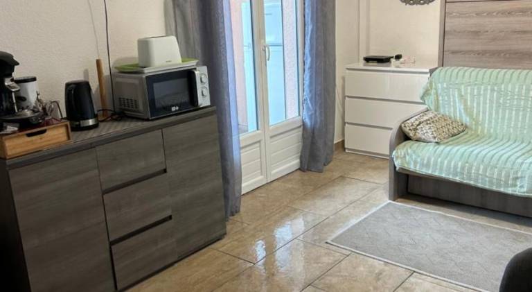 Rental apartment with barbeque & patio in Hyères