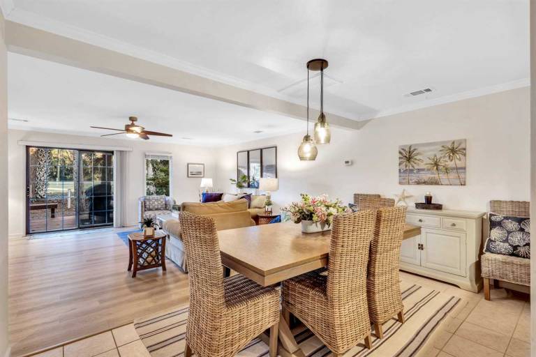 Condo with pool & BBQ — photo 2