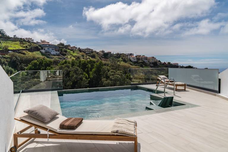 Mit Pool in Calheta Villa Island Roots