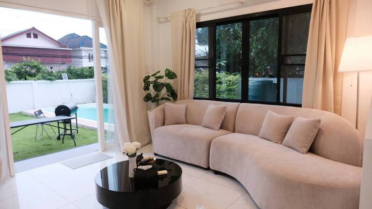 Vacation home with private pool, hot tub & yard — photo 4