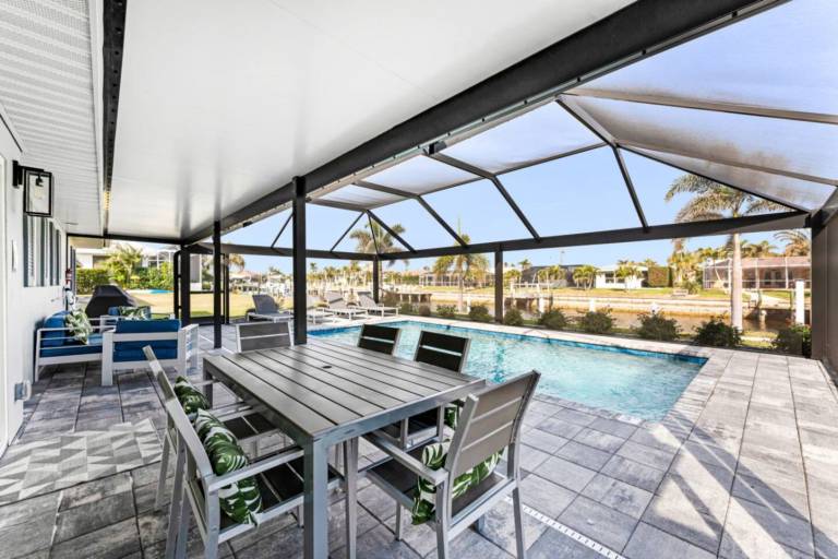 Vacation home with private pool & yard — photo 4
