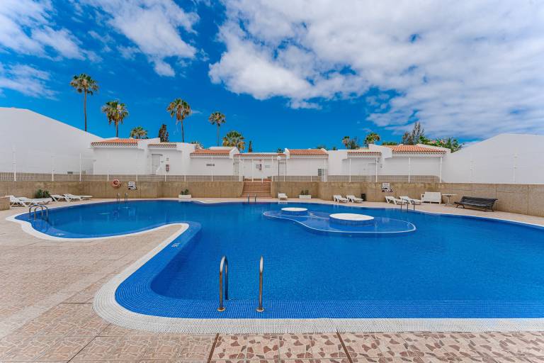 Fully equipped pleasant apartment with yard, terrace & heated pool | Pets allowed — photo 3