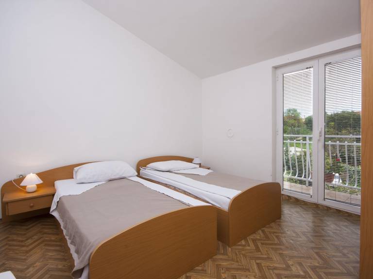 Apartment with yard | Sea view — photo 4
