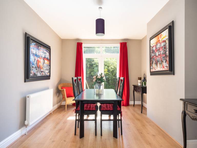 Vacation home with fast internet | Near St Mary's Abbey | City view — photo 2