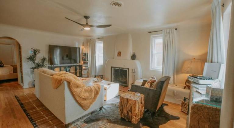 Pleasant vacation home with hot tub | Pets are welcome — photo 3