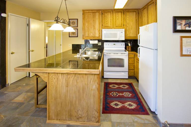 Condo with jacuzzi, sauna & BBQ | Close to the ski | Pet-friendly — photo 5