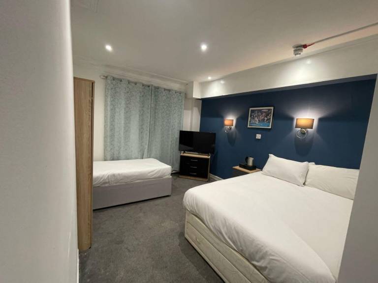 SneydArmsHotel — photo 2