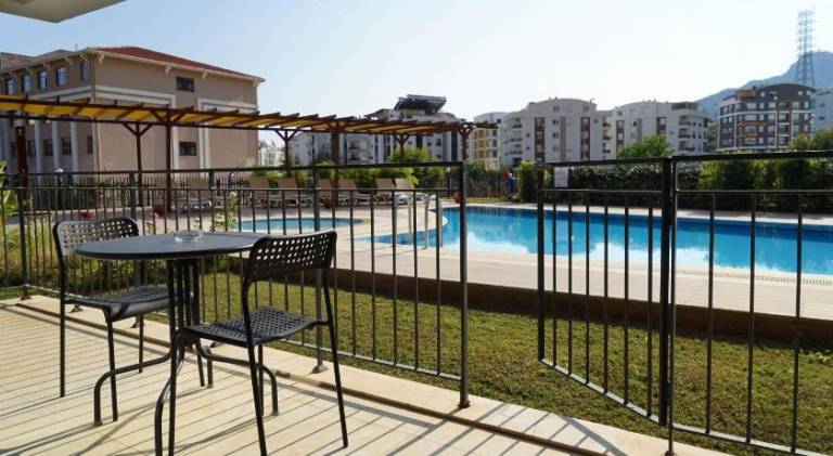Rental apartment with garden, terrace & pool — photo 5
