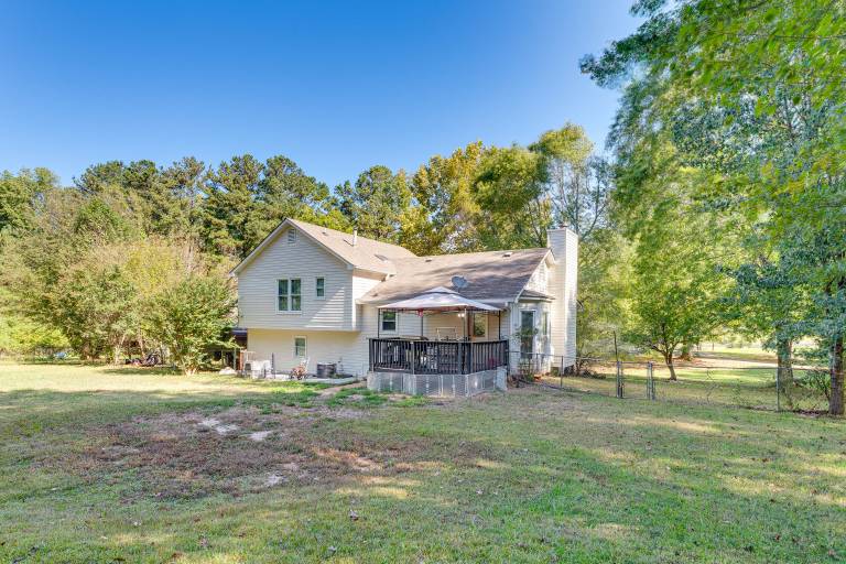Easy I-20 Access to ATL: Suburban Retreat w/ Yard — photo 4