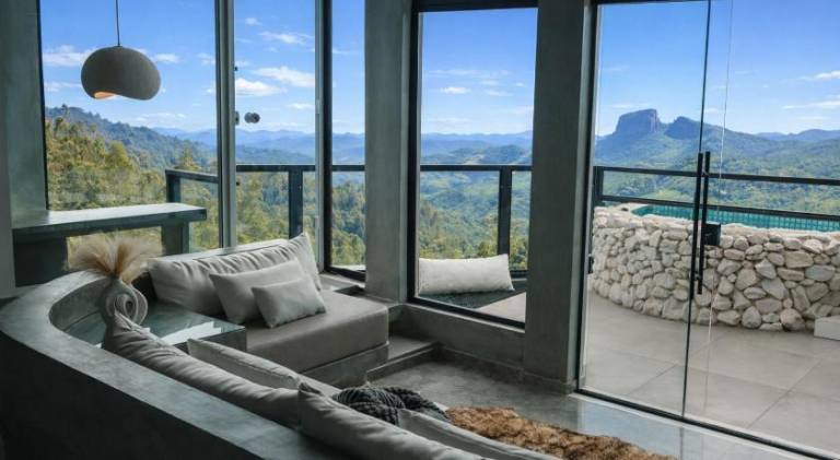 Chalet with sauna, pool & hot tub in Atibaia