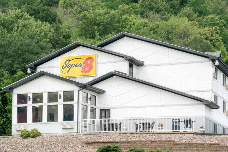 Super 8 By Wyndham Winona Mn in Winona, MN