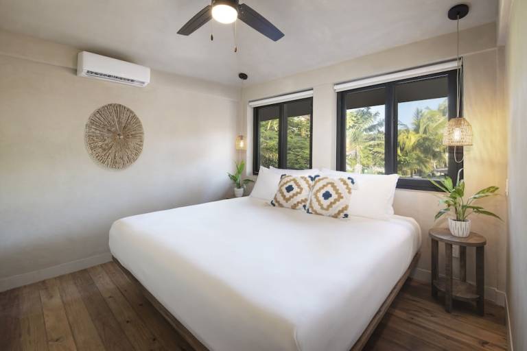 Resort West Bay