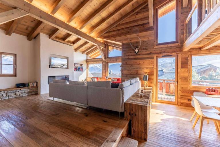 Chalet, 350m from shops, 2nd floor, terrace, fireplace or stove, parking, tv, 200m², Combloux — photo 2
