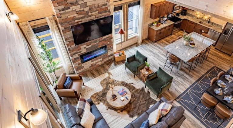 Luxury Gatlinburg Cabin, Heated Pool, Theater, Hot Tub — photo 2