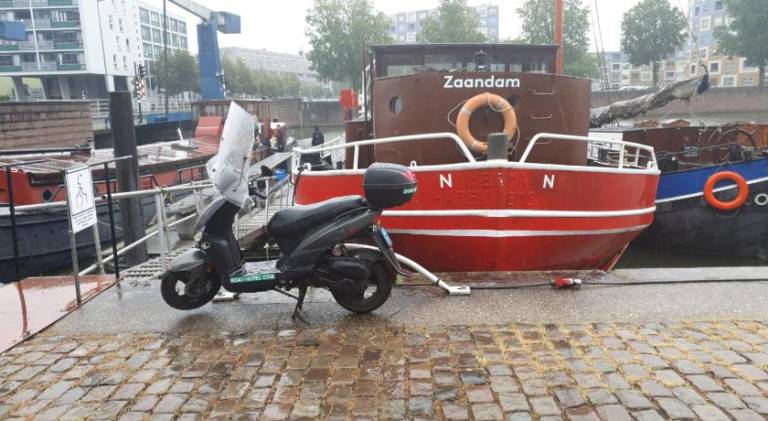 Boat Hotel SIX Rotterdam in Rotterdam