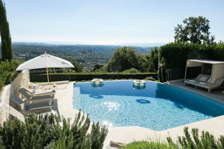 Family-oriented villa with garden, sauna & patio | Pets allowed — photo 3