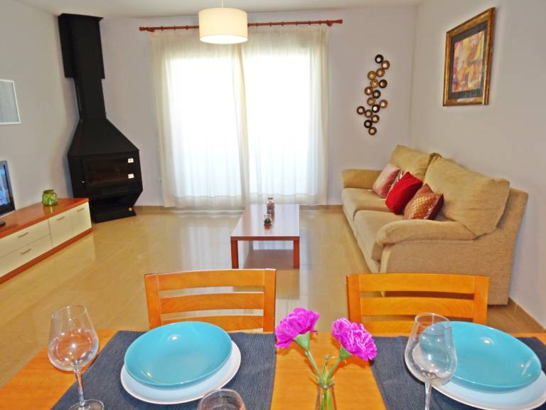 Vacation home with pool, yard & terrace | Beach nearby | Dogs allowed — photo 3