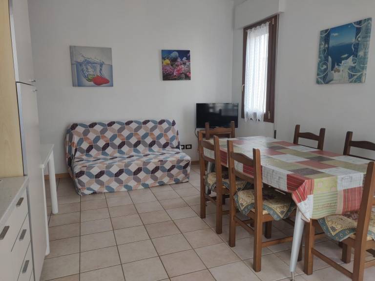 Rental apartment with patio — photo 2