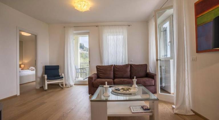 Apartment with sauna & pool in Tignale