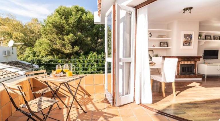 Holiday apartment with pool — photo 4
