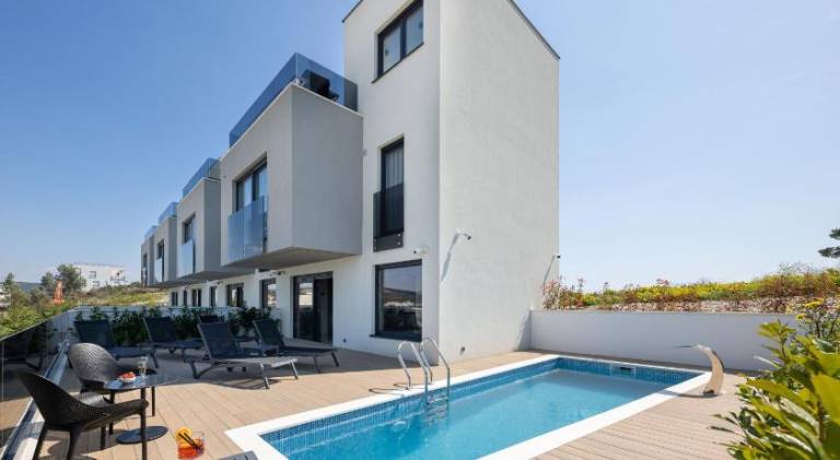 Villa with patio, private pool & grill | Good for workation — photo 3