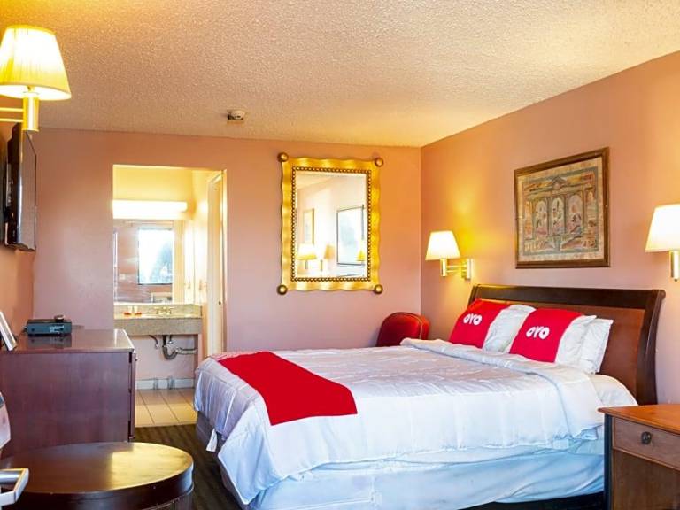 OYO Hotel Edison NJ Route 1 — photo 2