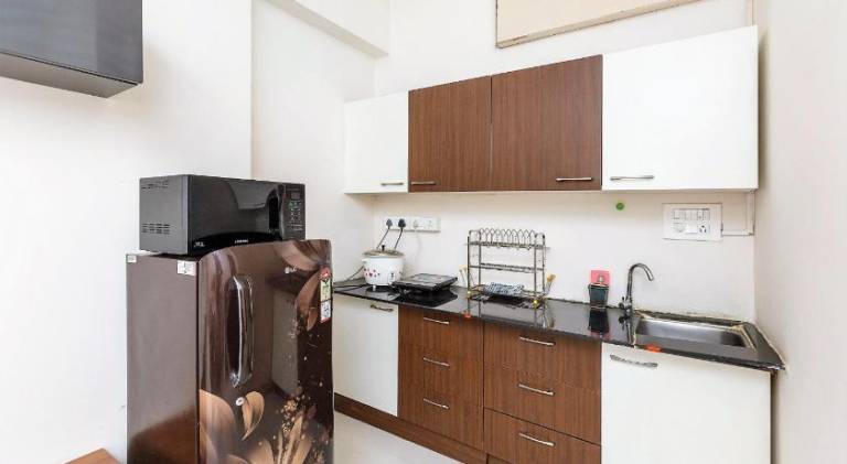 Charming serviced apartment with yard & patio | Pets allowed — photo 5