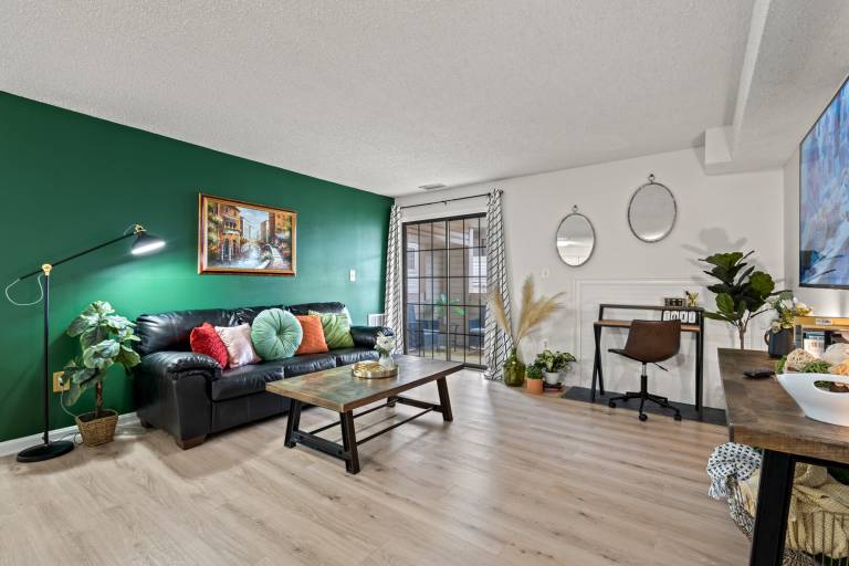 Condo  Alexandria
