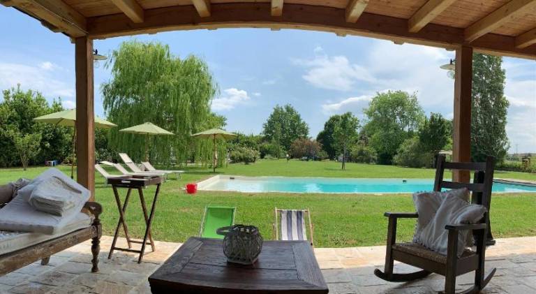 Apartment with pool — photo 3