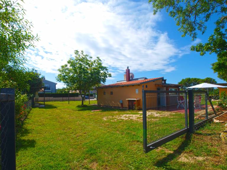 Family-oriented house with terrace & barbeque | Pets allowed — photo 2