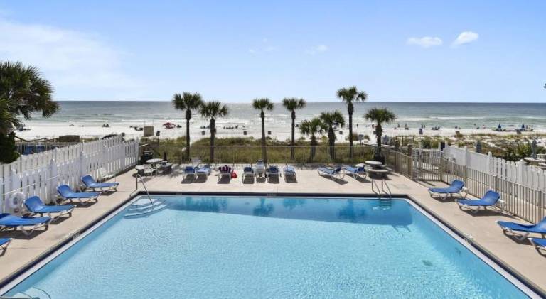 Vacation home with barbecue, heated pool & patio — photo 3