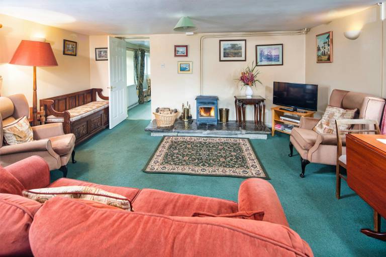 Fully equipped cottage with yard | Pets allowed in Carmarthen