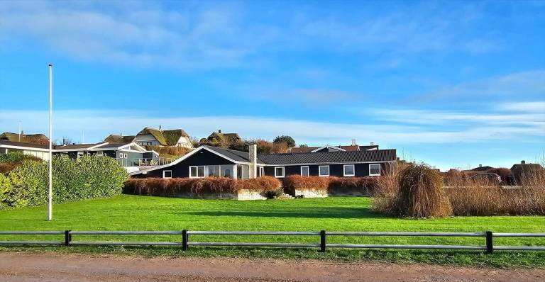 Fully equipped vacation home with BBQ & patio | Sea view | Pets are welcome — photo 2