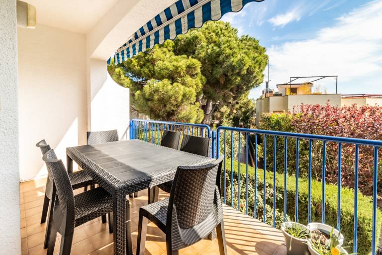Holiday apartment with yard, patio & barbeque | Beach view in Llanca