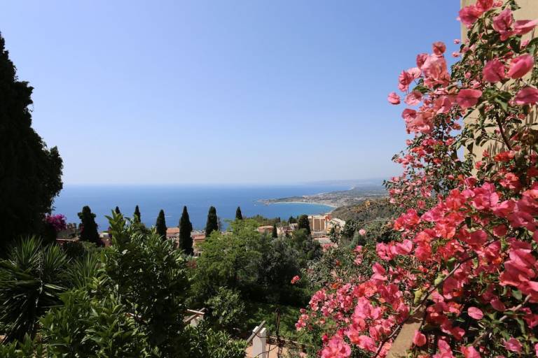 Bed & Breakfast  Giardini Naxos