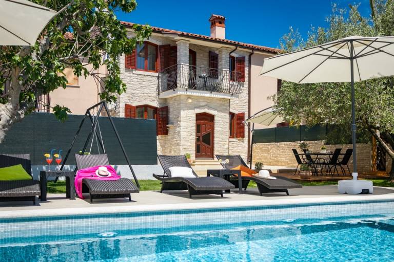 Villa with terrace, yard & BBQ — photo 2