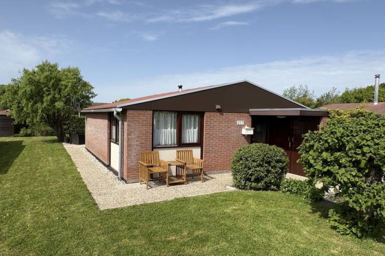 Ferienhaus mit Grill, Terrasse und Garten