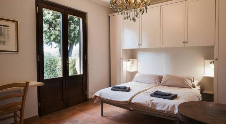 Beautiful rental apartment with yard, jacuzzi & patio | Suitable for remote work | Dogs allowed — photo 2
