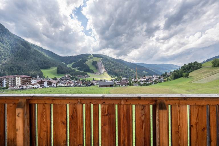 Holiday apartment with garden | Garden view — photo 2