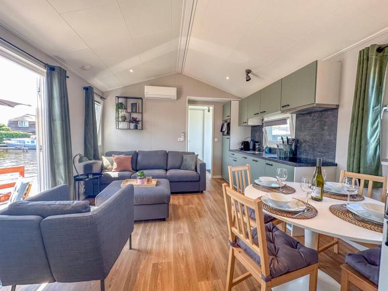 Chalet with patio — photo 5