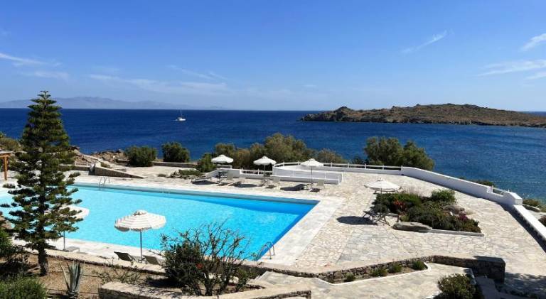 Vacation home with pool — photo 3
